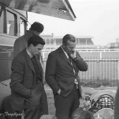 Essais Antree "200" en 1962 : interrogatif avec Colin Chapman Essais Antree "200" en 1962 : interrogatif avec Colin Chapman